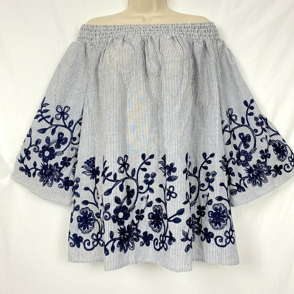 Unique Spectrum Tops - NWT Unique Spectrum 3X Top Blue Floral Boho